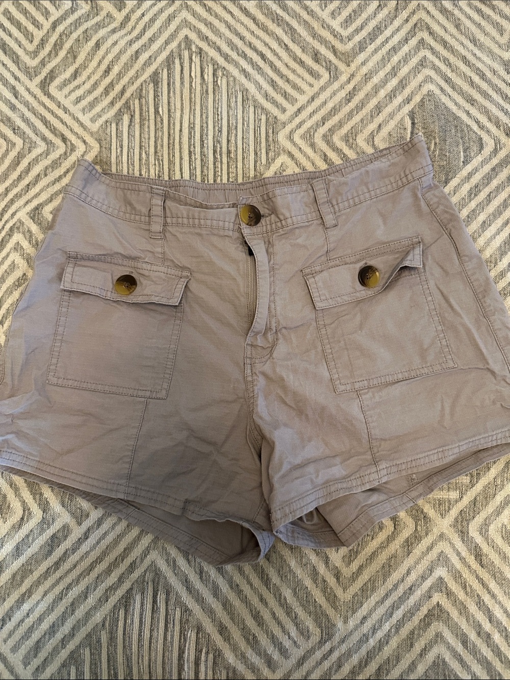 Vuori Women's Cargo Shorts - Light Taupe